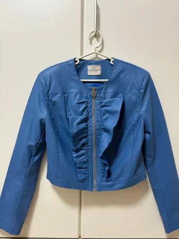 RINASCIMENTO 프릴 달린 파란색 가죽 숏 자켓