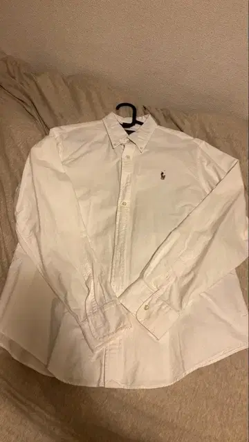 화이트 긴팔 셔츠 폴로 자수