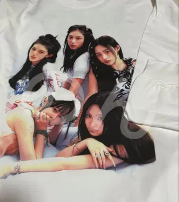 Newjeans 뉴진스 NJZ 티셔츠 M 사이즈 YK2 (주의, 긴팔