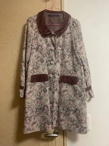 꽃무늬 롱 코트 벨벳 카라 부착