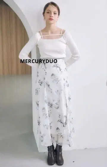 MERCURYDUO 머큐리 듀오 시어 플라워 파이핑 플레어 스커트