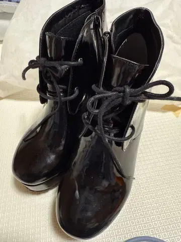 투 비 바이 애니에스 베이