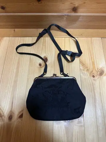 Evisen 블랙 가마구치 숄더백