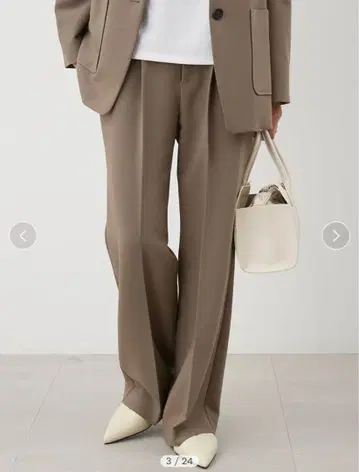 새상품 [ Mila Owen ] 원턱 스트레이트 팬츠