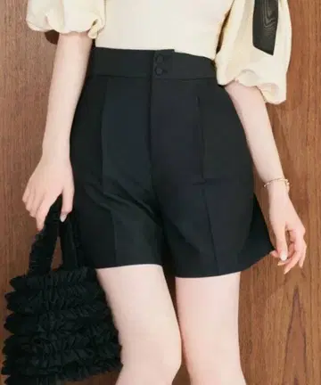 LILYBROWN 블랙 숏팬츠