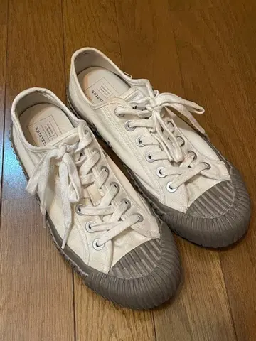 EXCELSIOR 화이트 캔버스 스니커즈