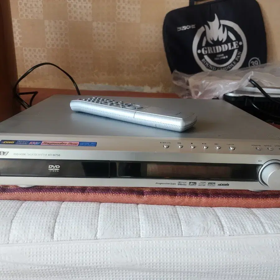 Samsung PAVV DVD Player HT-D750 with remote control