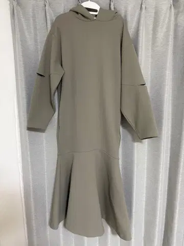 emmi 에코 종이상자 후드 부착 롱 원피스