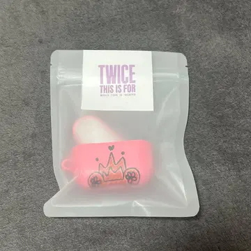 TWICE THIS IS FOR 서울콘 모모 AirPods 케이스
