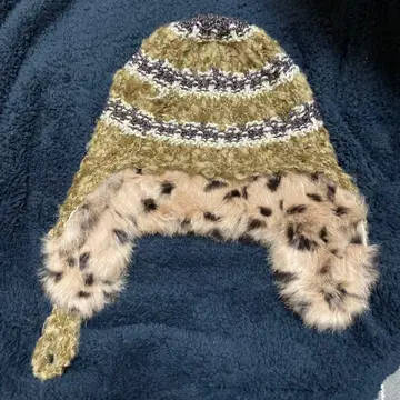 귀도리 달린 니트 모자, 레오파드 무늬 퍼 포함