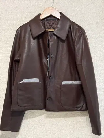 유니클로 브라운 레더 재킷 M 사이즈
