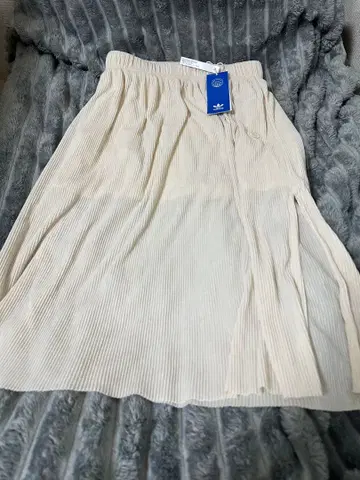 adidas 플리츠 스커트 베이지