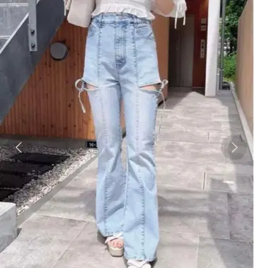 INGNI 잉그 사이드 리본 컷 아웃 플레어 데님 팬츠 S 사이즈