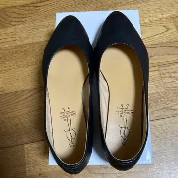 블랙 가죽 플랫슈즈