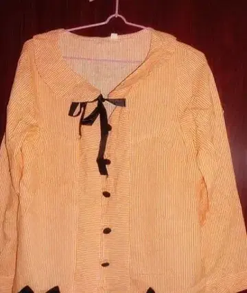 후드 부착 오렌지 스트라이프 셔츠