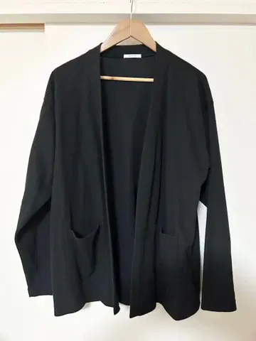 베이플로우 버튼리스 가디건 블랙