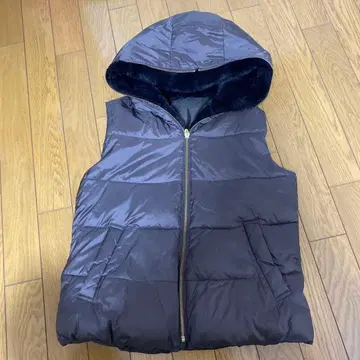 새상품급 노리즈 후드 부착 네이비 다운 베스트