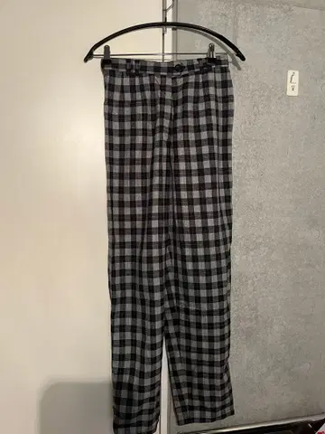 체크 무늬 슬랙스