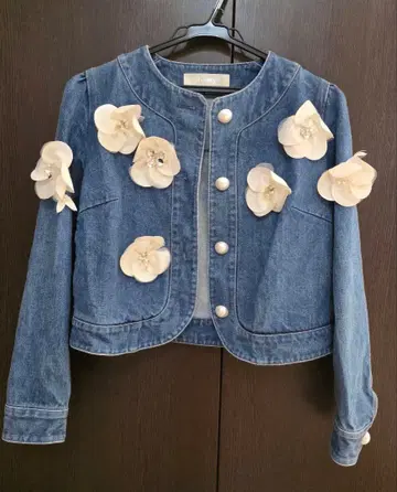Chesty 데님 자켓 꽃 장식