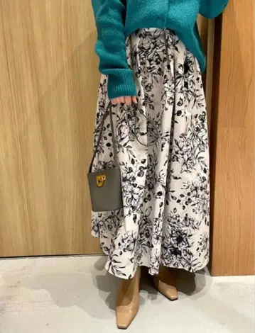 미라 오웬 Mila Owen 턱 디자인 볼륨 맥시 스커트