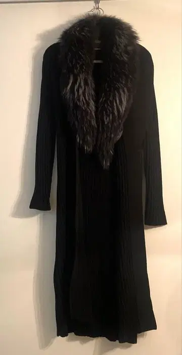 띠어리 블랙 퍼 가디건