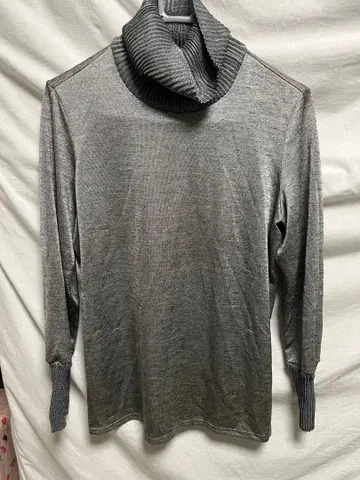 그레이 터틀넥 긴팔 니트 스페치오