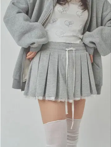PELLICULE 페리큐르 sweat lace pleats skirt