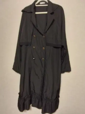 axes femme 블랙 후드 부착 더블 브레스트 트렌치코트 프릴