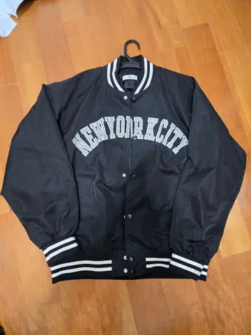 WEGO 블랙 바시티 자켓 M 사이즈 NEWYORKCITY