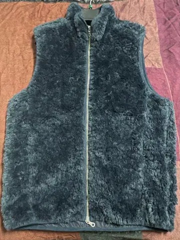 미사용에 가까운 쓰리닷츠 업사이클 에코 퍼 지퍼 베스트