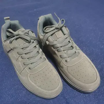 그레이 스웨이드 조 로우컷 스니커즈