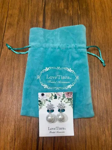 LoveTiara 캐롤라인 지르코니아 귀찌