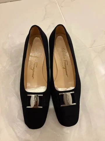 Ferragamo 블랙 플랫슈즈 실버 버클