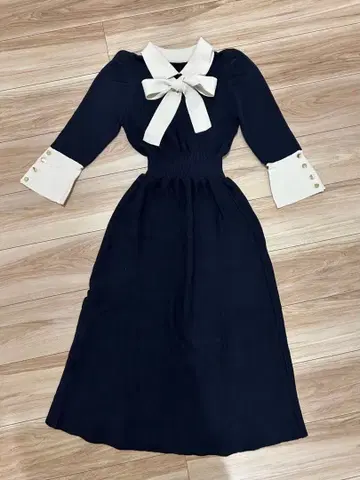 [ 새상품급 ] 31sonsdemode 배색 카라 보타이 니트 원피스