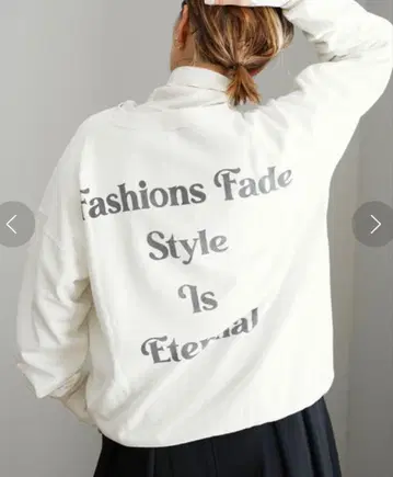 두즈엠클래스 화이트 맨투맨