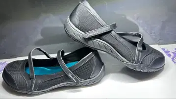 Sketchers Relaxed Fit ( Memory Foam )