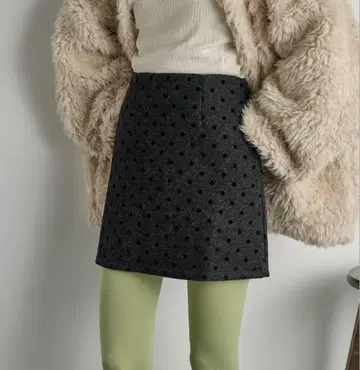 The yon 울라이크 도트 미니 스커트