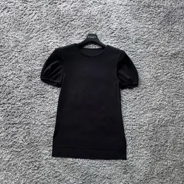 FOXEY NY 38 블랙 퍼프 슬리브 니트