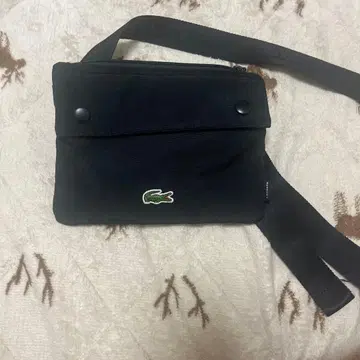 LACOSTE 블랙 숄더백 당일 발송 가능!