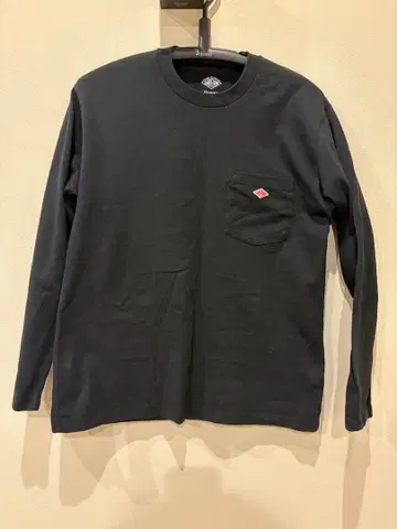 블랙 긴팔 티셔츠 가슴 포켓 부착