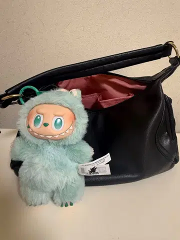 블랙 가죽 숄더백 러브브 포함