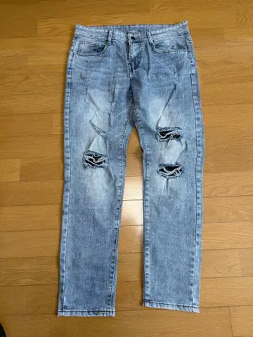 데미지 가공 라이트 블루 청바지