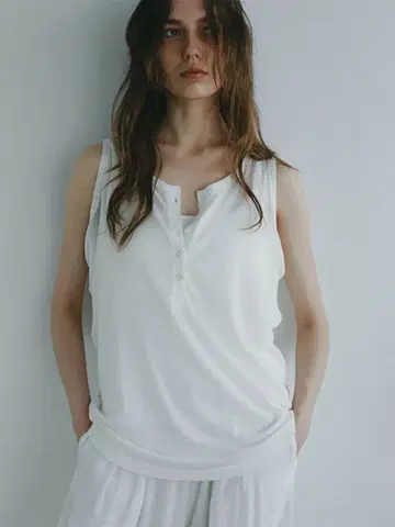 [ 미개봉 새상품 ] ETRE TOKYO 헨리넥 에어리 탱크탑