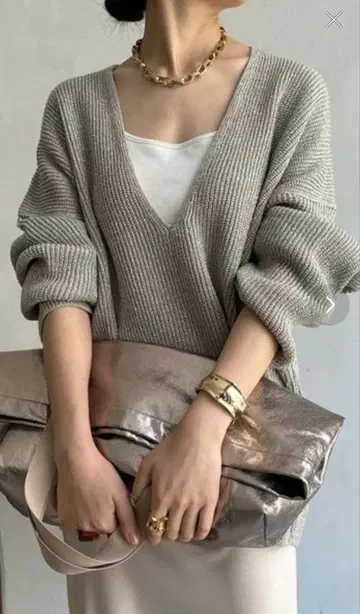 [ 새상품급 ] 두두 라메 깊은 V넥 풀오버 니트