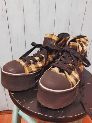 체크 무늬 통굽 하이컷 스니커즈 코코루루 24.5