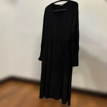 LAURA ASHLEY 블랙 원피스