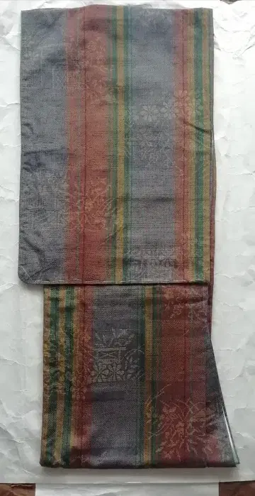 기모노 블루 그레이 바탕에  그린 노랑 스트라이프와 풀꽃무늬 새상품