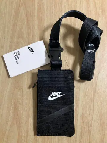 나이키 포켓 ID 랜야드 지퍼