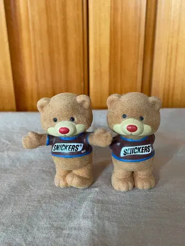 87년제 스니커즈 플로키 베어 2체