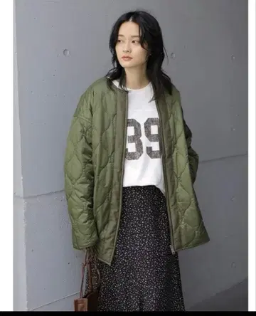 새상품급 미디 퀼팅 코트